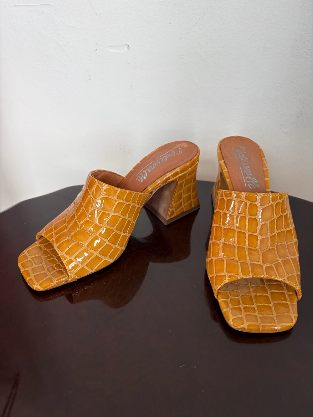 L'INTERVALLE Mustard Croc-Embossed Open-Toe Block Heel Mules